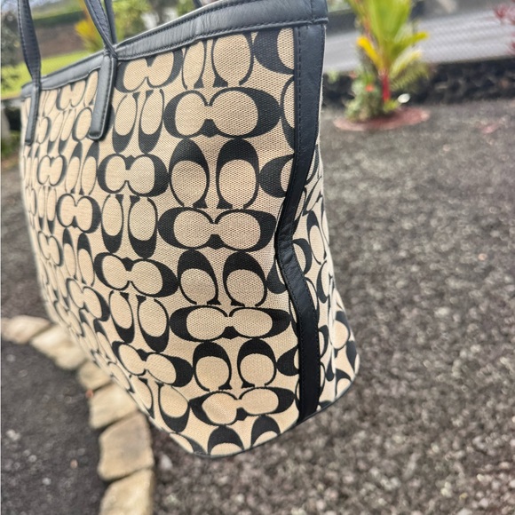 Coach Signature Canvas Zip Top Tote Black/Kahki Red Interior - Picture 7 of 12